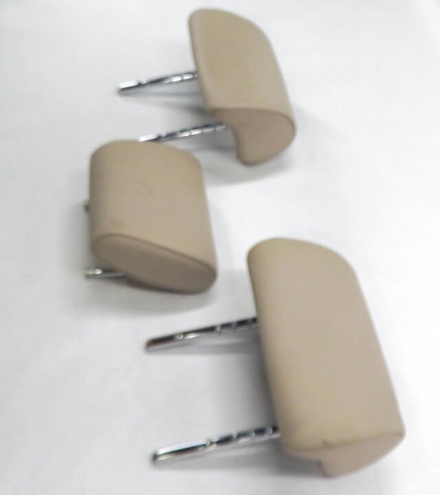 Thumbnail 3: 2011 BMW 750i (F01) REAR - LEFT / CENTER / RIGHT - OYSTER LEATHER HEADREST SET-3