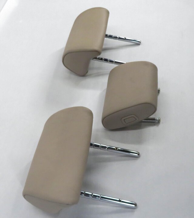 Thumbnail 4: 2011 BMW 750i (F01) REAR - LEFT / CENTER / RIGHT - OYSTER LEATHER HEADREST SET-3