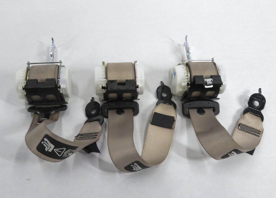 Thumbnail 2: 2011 BMW 750i (F01) REAR SEAT SEATBELT RETRACTOR SET-3 (OYSTER)
