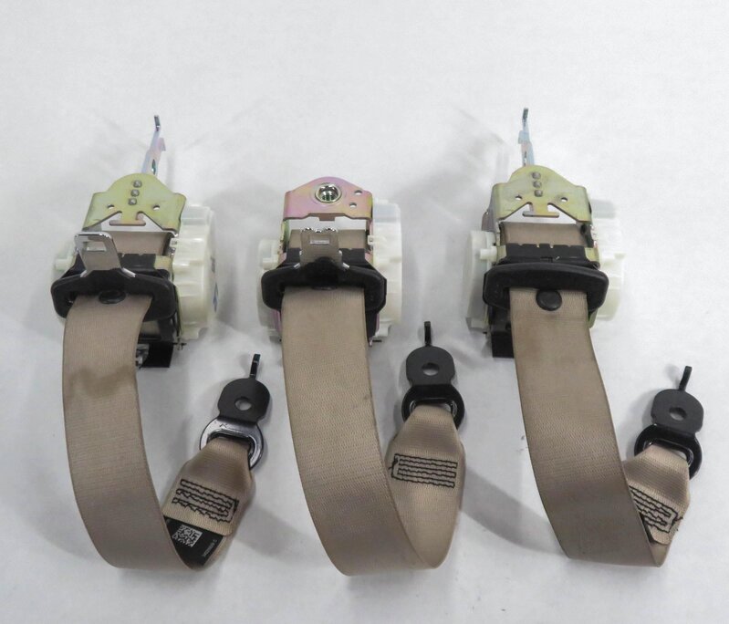 Thumbnail 5: 2011 BMW 750i (F01) REAR SEAT SEATBELT RETRACTOR SET-3 (OYSTER)