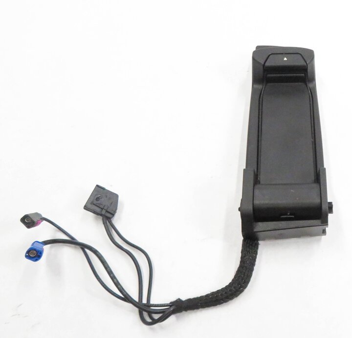 Thumbnail 4: 2011 BMW 750i (F01) FRONT CENTER CONSOLE CELL PHONE SNAP IN CRADLE