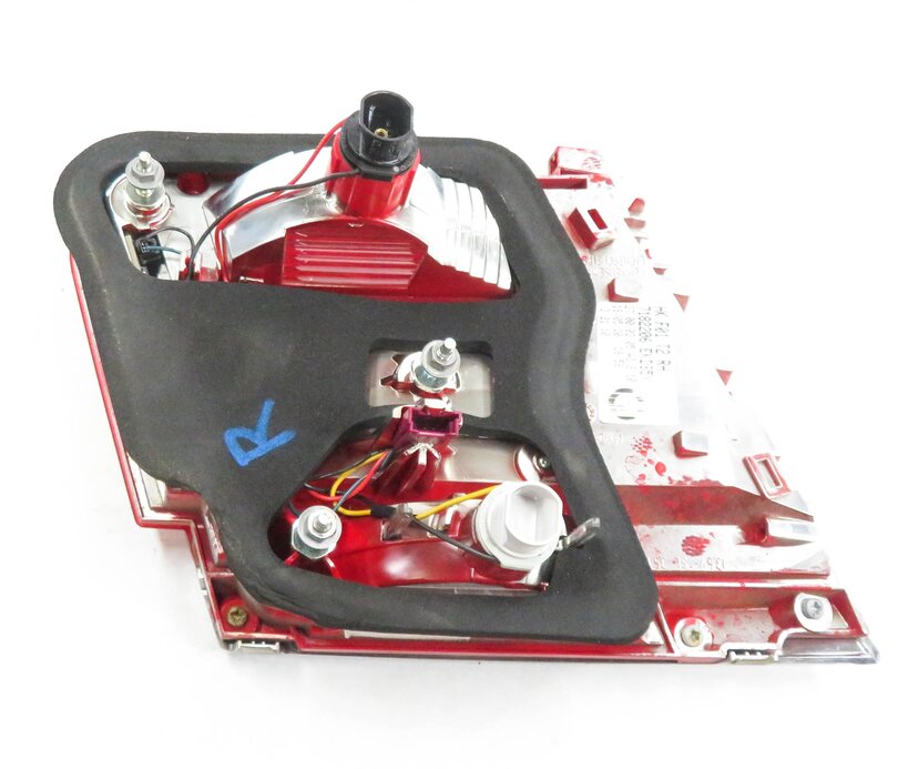 Thumbnail 5: 09-12 BMW 740i 750i 760i B7 (F01) RIGHT SIDE REAR TRUNK LID TAILLIGHT LIGHT LAMP