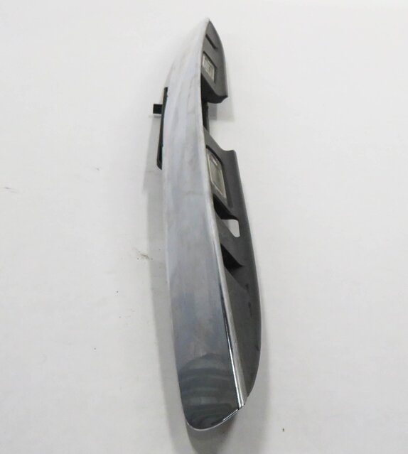 Thumbnail 4: 2007 MERCEDES ML350 (W164) REAR TRUNK RELEASE HANDLE LICENSE LIGHT PANEL