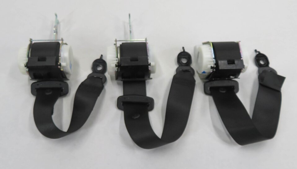 Thumbnail 2: 2012 BMW 528i (F10) REAR - LEFT / CENTER / RIGHT SEATBELT RETRACTOR SET (BLACK)