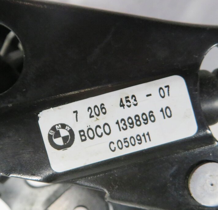 Thumbnail 6: 2012 BMW 528i (F10) FRONT LEFT & RIGHT LOWER HOOD LOCK LATCH SET-2