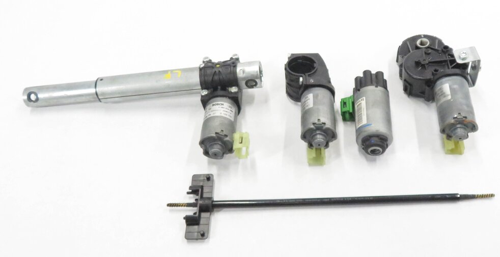 Thumbnail 2: 2012 BMW 528i (F10) LEFT FRONT DRIVER POWER SEAT ADJUSTMENT MOTOR SET-4