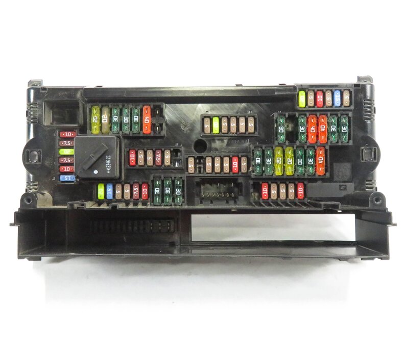 Thumbnail 2: 2013 BMW 535i (F10) FRONT POWER DISTRIBUTION RELAY FUSE BOX