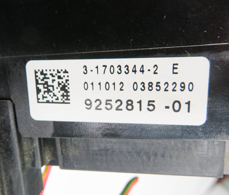 Thumbnail 5: 2013 BMW 535i (F10) FRONT POWER DISTRIBUTION RELAY FUSE BOX