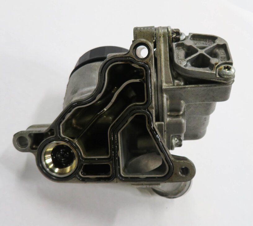 Thumbnail 5: 2013 BMW 535i (F10) 3.0L N55 ENGINE - MOTOR OIL FLUID FILTER HOUSING w/ CAP