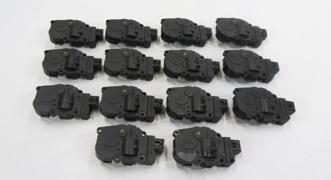 Thumbnail 2: 2012 BMW 740i (F01) HEATER A/C AIR BOX BLEND DOOR SERVO ACTUATOR MOTOR SET-14