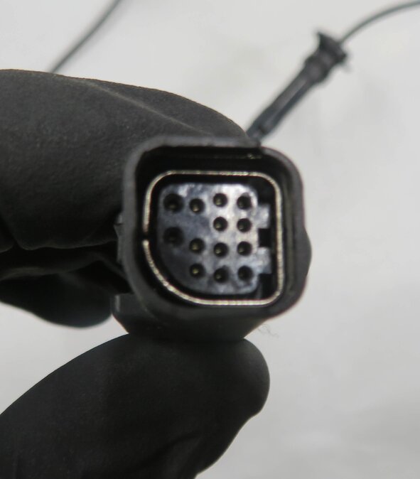 Thumbnail 5: 2011 RANGE ROVER (L322) LEFT FRONT DRIVER HEADREST w/ SCREEN (JET BLACK)