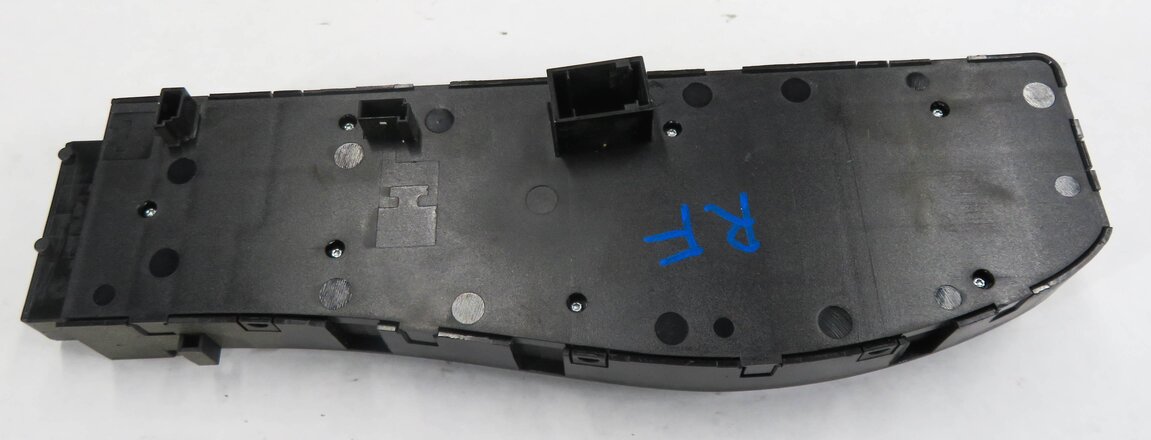 Thumbnail 6: 2011 RANGE ROVER (L322) RIGHT FRONT PASSENGER POWER SEAT ADJUSTMENT SWITCH