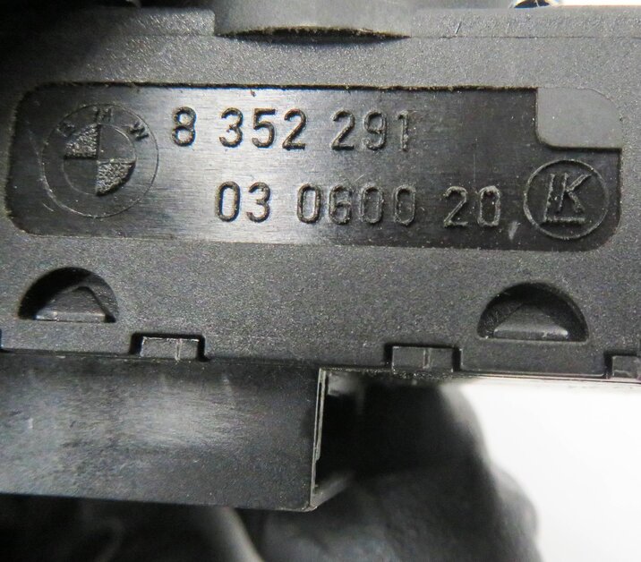 Thumbnail 9: 2011 RANGE ROVER (L322) LEFT FRONT DRIVER POWER SEAT ADJUSTMENT SWITCH (MEMORY)