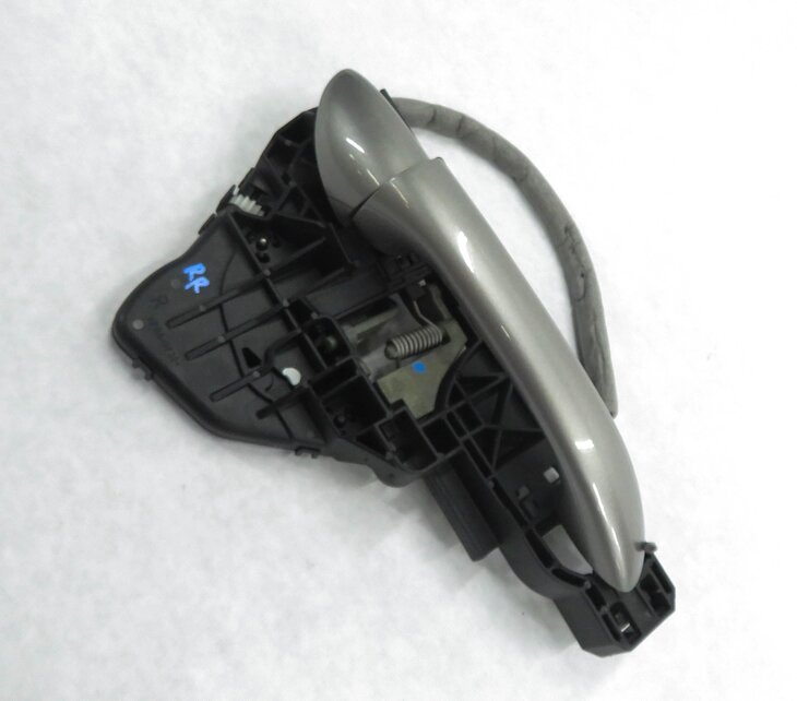 2006 MERCEDES ML350 (W164) RIGHT REAR EXTERIOR DOOR HANDLE (CUBANITE SILVER)