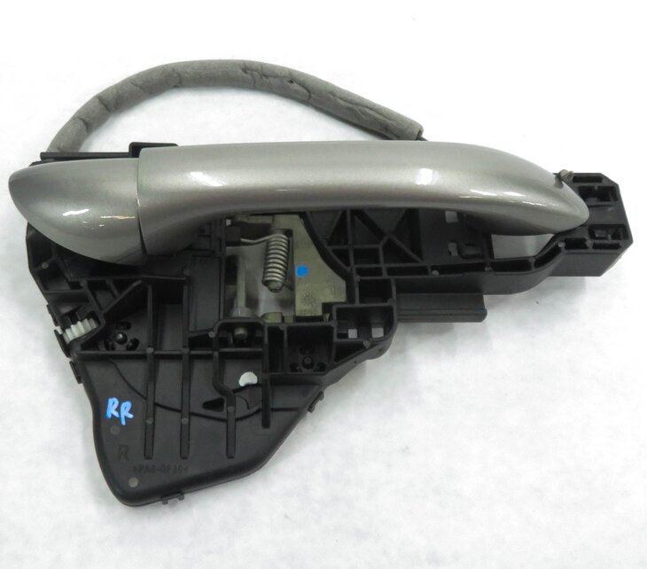 Thumbnail 2: 2006 MERCEDES ML350 (W164) RIGHT REAR EXTERIOR DOOR HANDLE (CUBANITE SILVER)