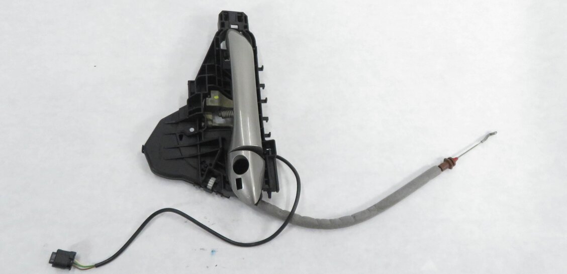 Thumbnail 3: 2006 MERCEDES ML350 (W164) LEFT FRONT EXTERIOR DOOR HANDLE (CUBANITE SILVER)