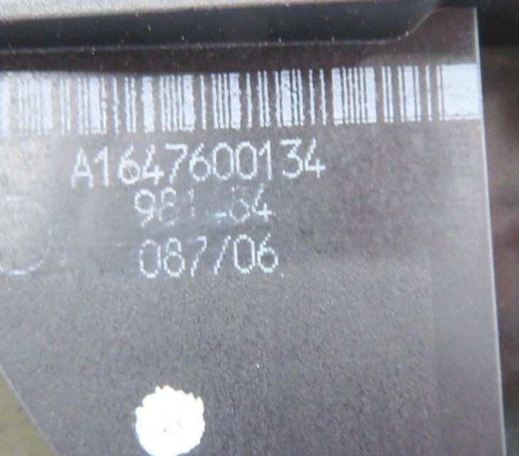 Thumbnail 6: 2006 MERCEDES ML350 (W164) LEFT FRONT EXTERIOR DOOR HANDLE (CUBANITE SILVER)