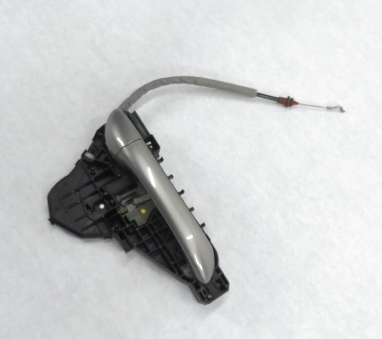 2006 MERCEDES ML350 (W164) RIGHT FRONT EXTERIOR DOOR HANDLE (CUBANITE SILVER)
