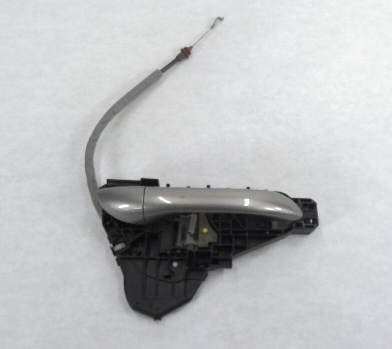 Thumbnail 2: 2006 MERCEDES ML350 (W164) RIGHT FRONT EXTERIOR DOOR HANDLE (CUBANITE SILVER)