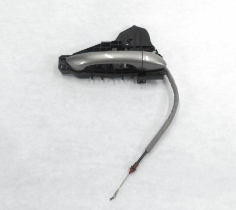 Thumbnail 4: 2006 MERCEDES ML350 (W164) RIGHT FRONT EXTERIOR DOOR HANDLE (CUBANITE SILVER)