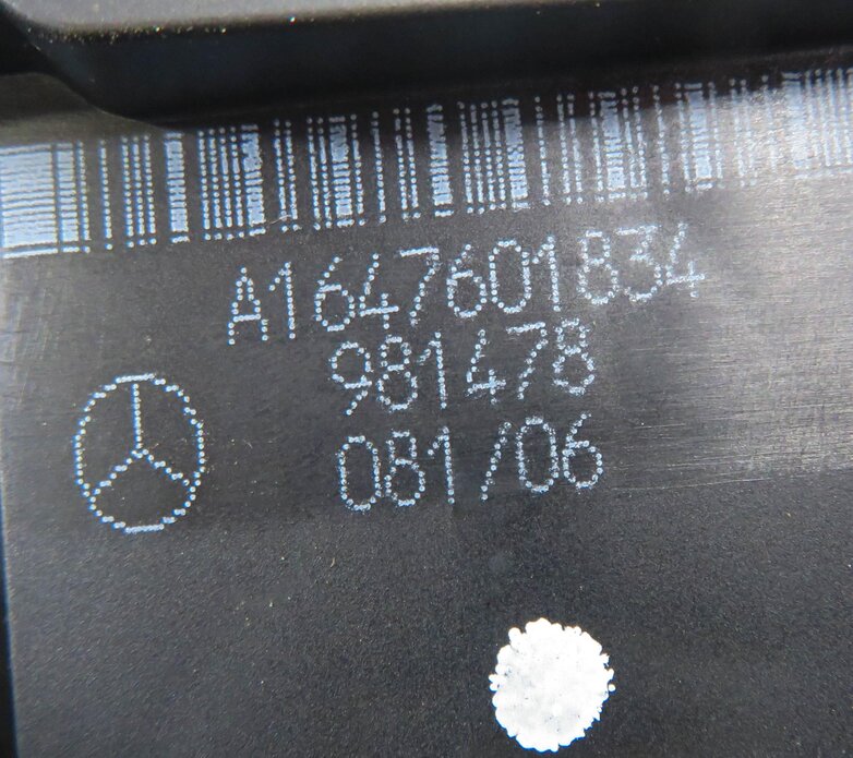 Thumbnail 6: 2006 MERCEDES ML350 (W164) RIGHT FRONT EXTERIOR DOOR HANDLE (CUBANITE SILVER)