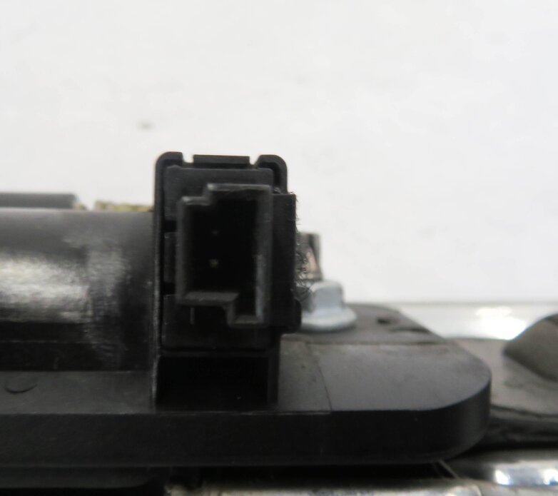 Thumbnail 6: 2006 MERCEDES BENZ ML350 (W164) REAR TRUNK RELEASE HANDLE w/ LICENSE LIGHTS