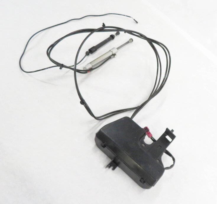 Thumbnail 1: 2006-2009 MERCEDES ML-CLASS (W164) REAR TRUNK LIFT MOTOR w/ RAM & LINES (3-PIN)