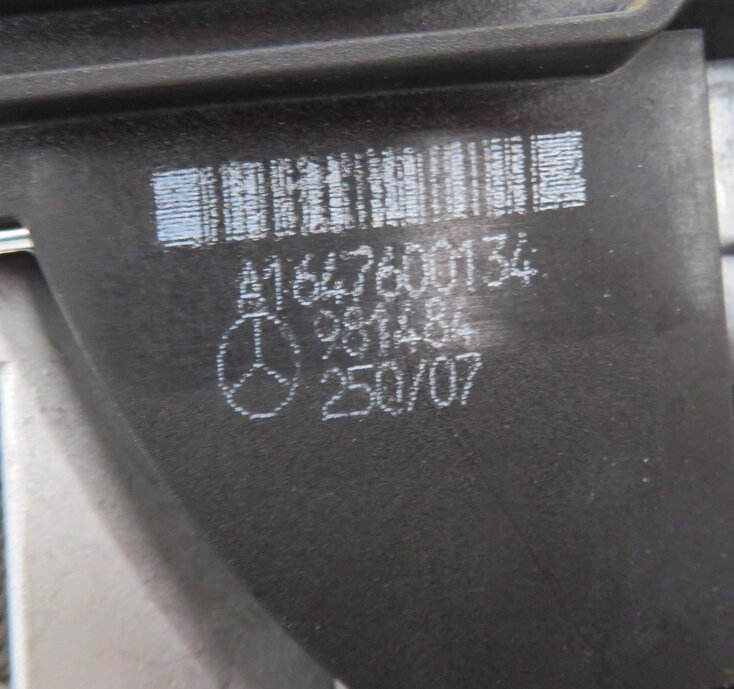 Thumbnail 6: 2008 MERCEDES ML350 (W164) LEFT FRONT DRIVER EXTERIOR DOOR HANDLE (BLACK 197U)