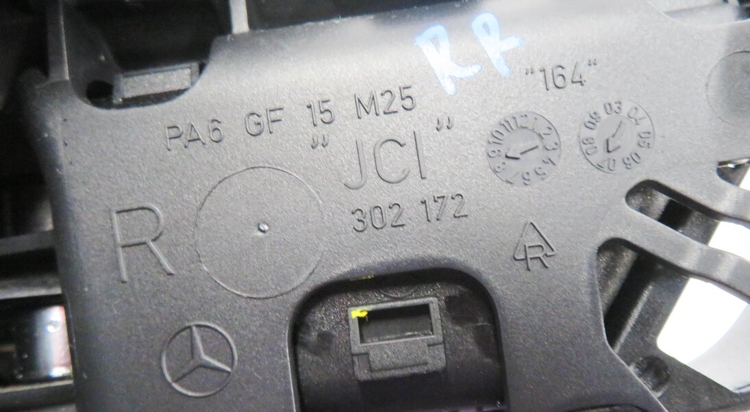 Thumbnail 7: 06-11 MB GL320 GL450 GL550 ML320 ML350 ML500 INTERIOR DOOR HANDLE SET-4 (BLACK)