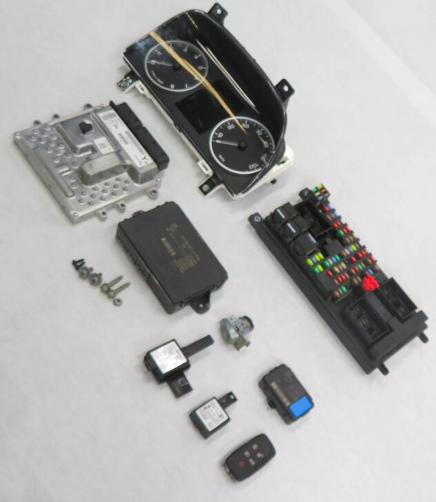 2011 LAND ROVER LR4 - 5.0L AJ133 ENGINE BODY FUSE BOX IMMOBILIZER MODULE KEY SET