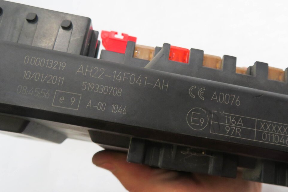 Thumbnail 15: 2011 LAND ROVER LR4 - 5.0L AJ133 ENGINE BODY FUSE BOX IMMOBILIZER MODULE KEY SET