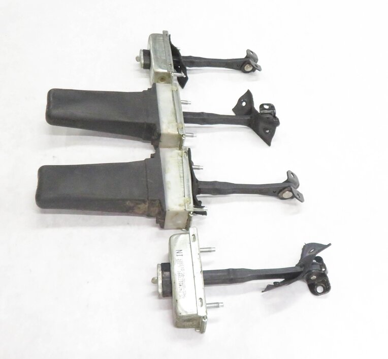 Thumbnail 3: 2011 LAND ROVER LR4 - FRONT & REAR DOOR DETENT CHECK STOP HINGE SET-4
