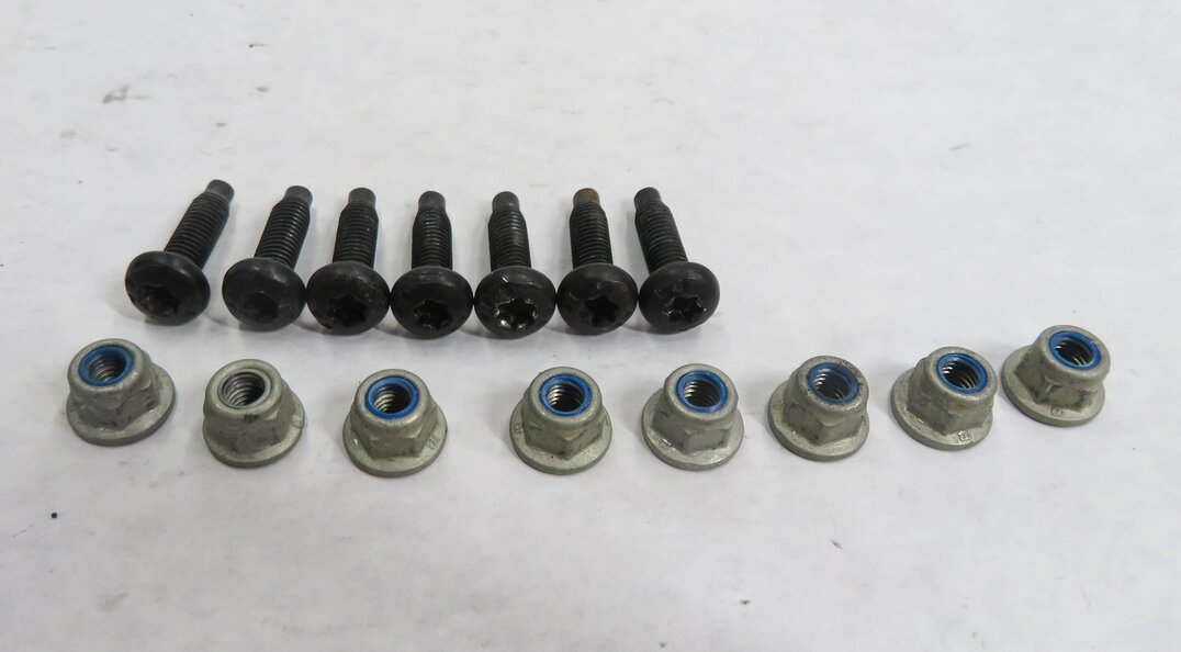 Thumbnail 8: 2011 LAND ROVER LR4 - FRONT & REAR DOOR DETENT CHECK STOP HINGE SET-4