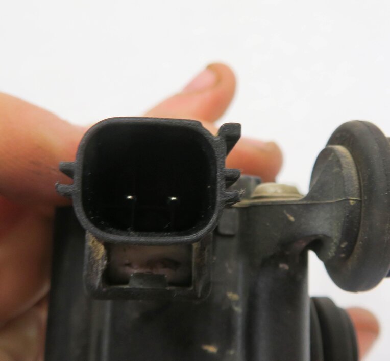 Thumbnail 5: 2011 LAND ROVER LR4 - REAR AIR SUSPENSION PRESSURE CONTROL VALVE