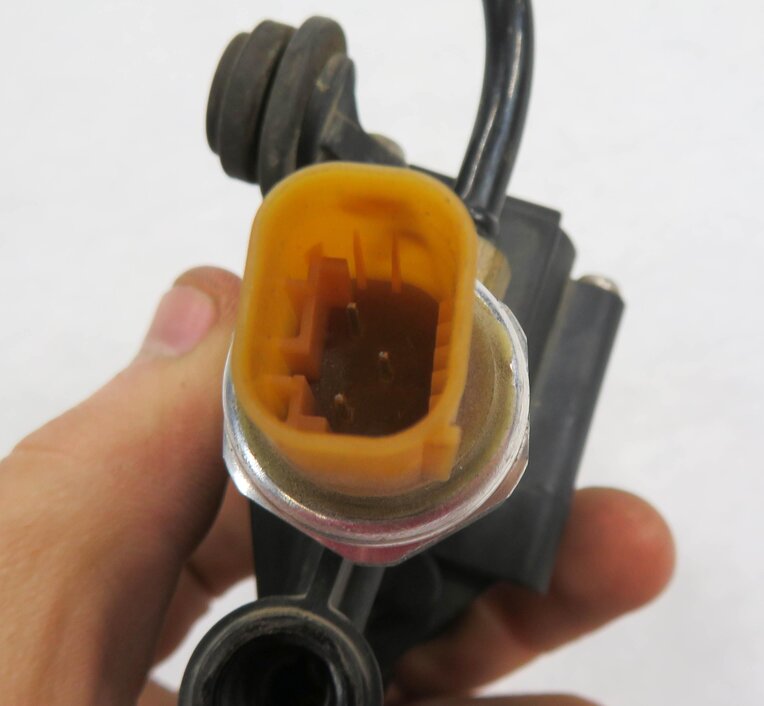 Thumbnail 6: 2011 LAND ROVER LR4 - REAR AIR SUSPENSION PRESSURE CONTROL VALVE