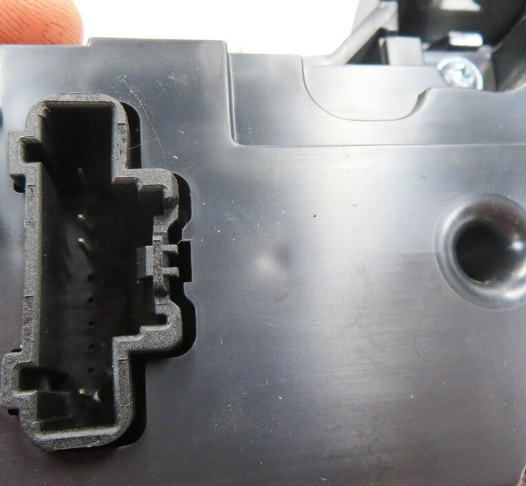 Thumbnail 7: 2011 LAND ROVER LR4 - AM/FM CD PHONE RADIO STEREO CONTROL SWITCH BUTTON PANEL