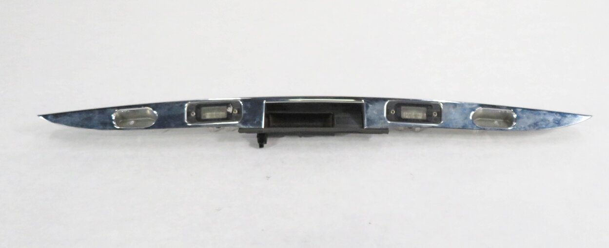 Thumbnail 2: 2006 MERCEDES ML500 (W164) REAR TRUNK RELEASE HANDLE w/ LICENSE LIGHTS (CHROME)