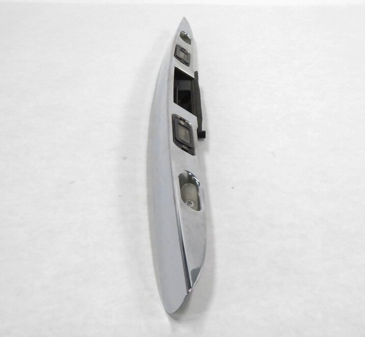 Thumbnail 3: 2006 MERCEDES ML500 (W164) REAR TRUNK RELEASE HANDLE w/ LICENSE LIGHTS (CHROME)