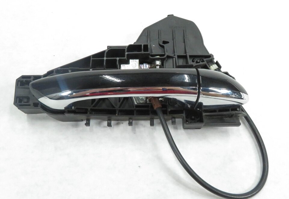 Thumbnail 4: 2006 MERCEDES ML500 (W164) RIGHT FRONT PASSENGER EXTERIOR DOOR HANDLE (BLACK)