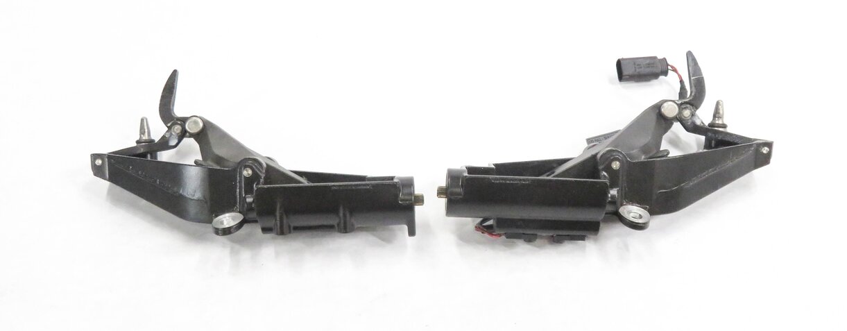 Thumbnail 2: 2004 BMW Z4 (E85) LEFT & RIGHT CONVERTIBLE TOP LATCH SET-2