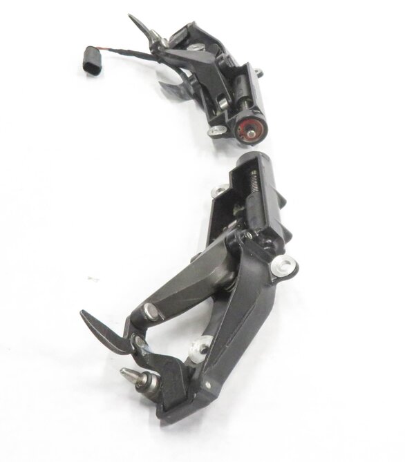Thumbnail 3: 2004 BMW Z4 (E85) LEFT & RIGHT CONVERTIBLE TOP LATCH SET-2