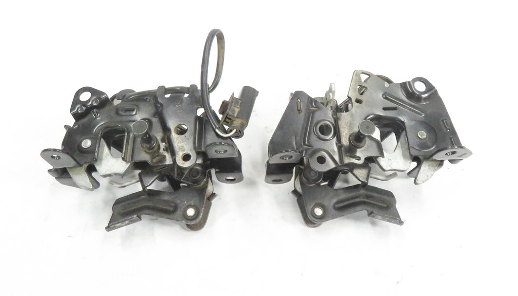 Thumbnail 2: 2010 BMW 750i (F01) FRONT LEFT & RIGHT LOWER HOOD LOCK LATCH SET-2 w/ CABLE