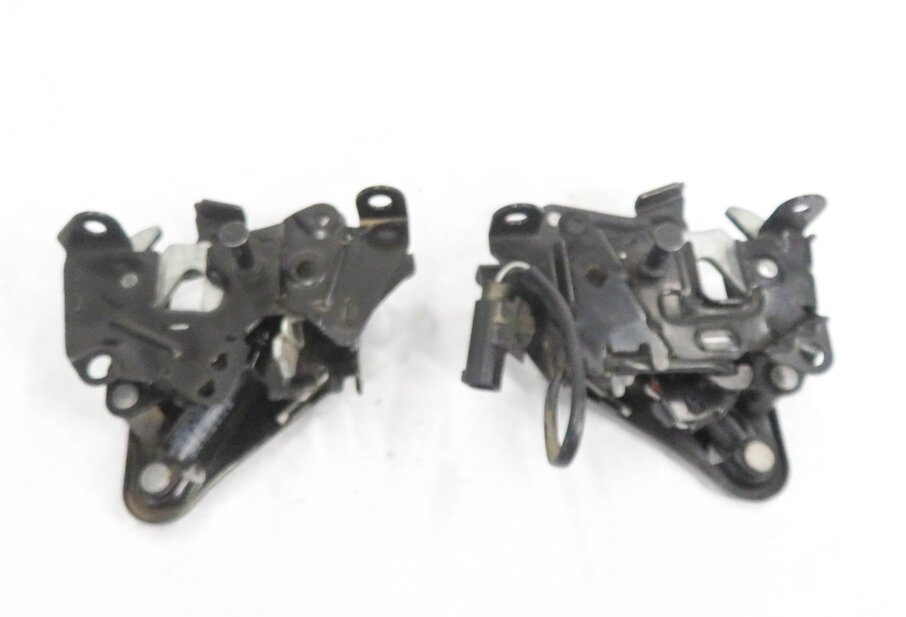 Thumbnail 4: 2010 BMW 750i (F01) FRONT LEFT & RIGHT LOWER HOOD LOCK LATCH SET-2 w/ CABLE