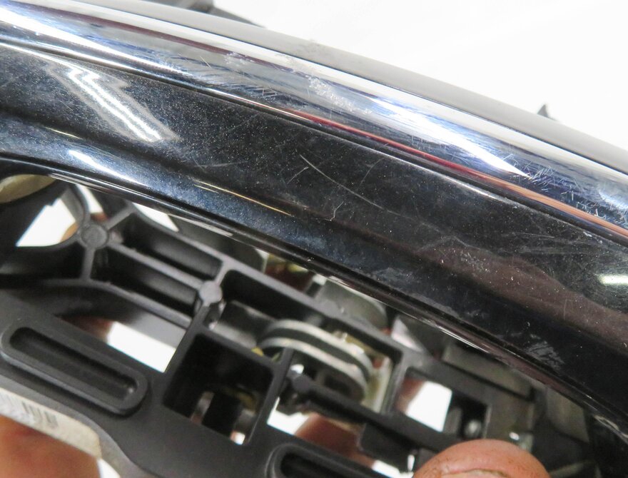 Thumbnail 9: 09-18 BMW 528i 535i 550i 740i 750i 760i RIGHT FRONT COMFORT DOOR HANDLE (BLACK)