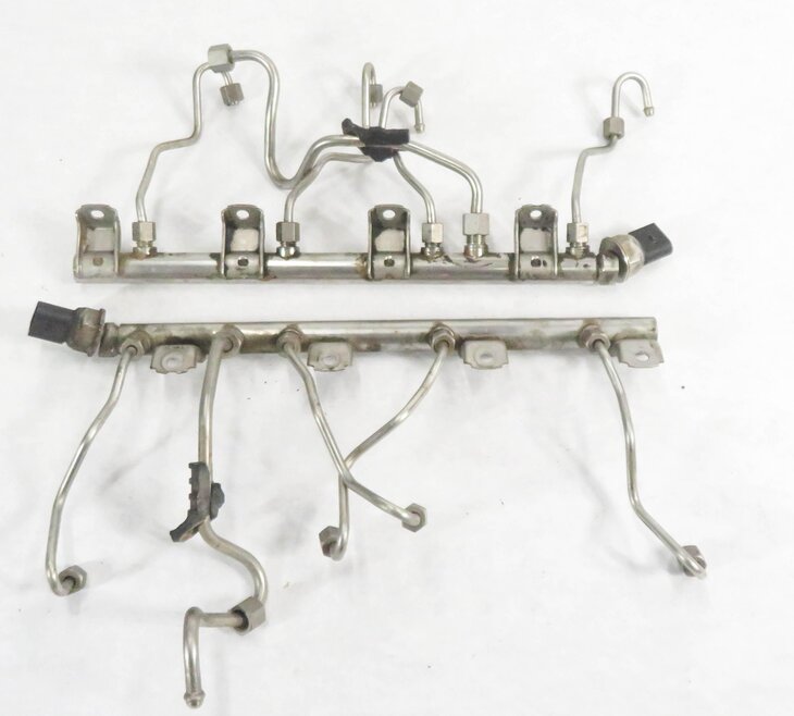 Thumbnail 2: 2010 BMW 750i (F01) 4.4L N63 TWIN TURBO ENGINE - FUEL RAIL SET-2