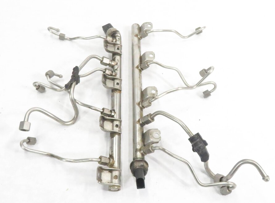 Thumbnail 3: 2010 BMW 750i (F01) 4.4L N63 TWIN TURBO ENGINE - FUEL RAIL SET-2