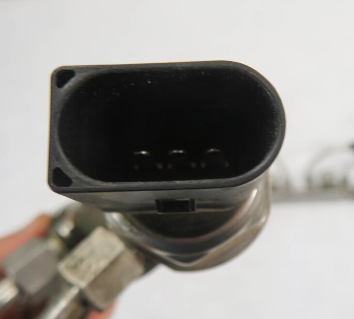 Thumbnail 5: 2010 BMW 750i (F01) 4.4L N63 TWIN TURBO ENGINE - FUEL RAIL SET-2
