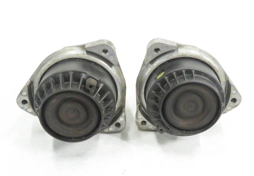 Thumbnail 2: 2010 BMW 750i (F01) 4.4L N63 TWIN TURBO ENGINE - LEFT & RIGHT MOTOR MOUNT SET-2
