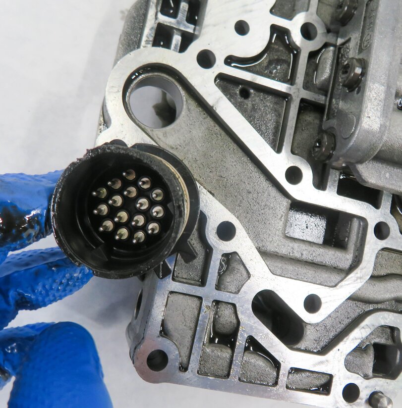 Thumbnail 5: 99 PORSCHE BOXSTER (986) 2.5L M96 ENGINE - A/T AUTOMATIC TRANSMISSION VALVE BODY
