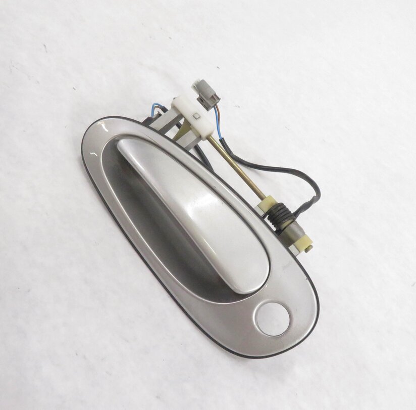 1999 PORSCHE BOXSTER (986) LEFT DRIVER EXTERIOR DOOR HANDLE (ARTIC SILVER L92U)